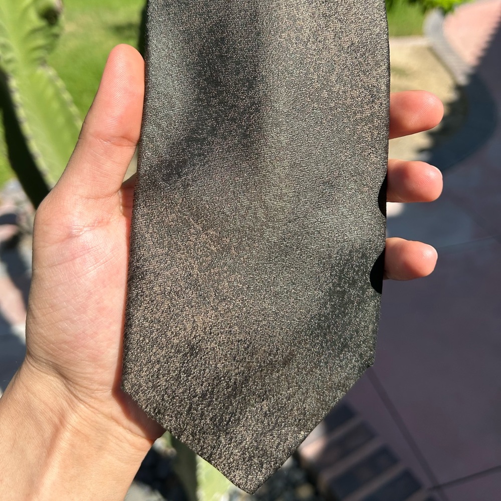 Kenneth Cole Reaction 100% Silk Tie